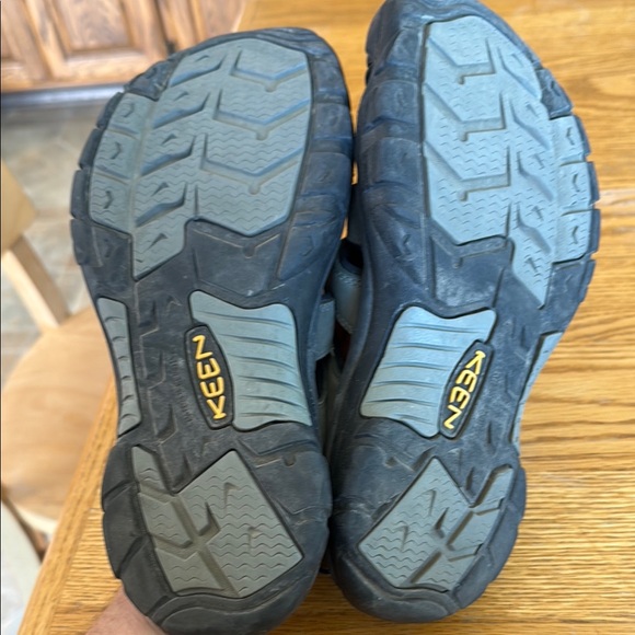 Keen Women's Sandals - Olive and Black - Picture 4 of 6